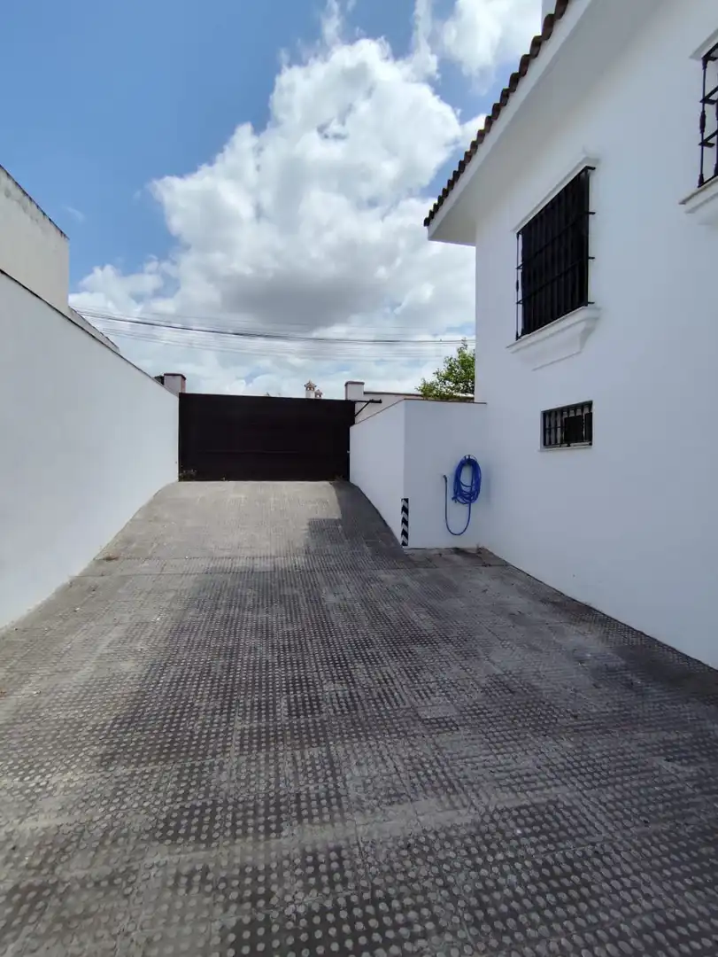 Aparcament de Casa o xalet en venda en Arcos de la Frontera amb Terrassa, Traster i Piscina