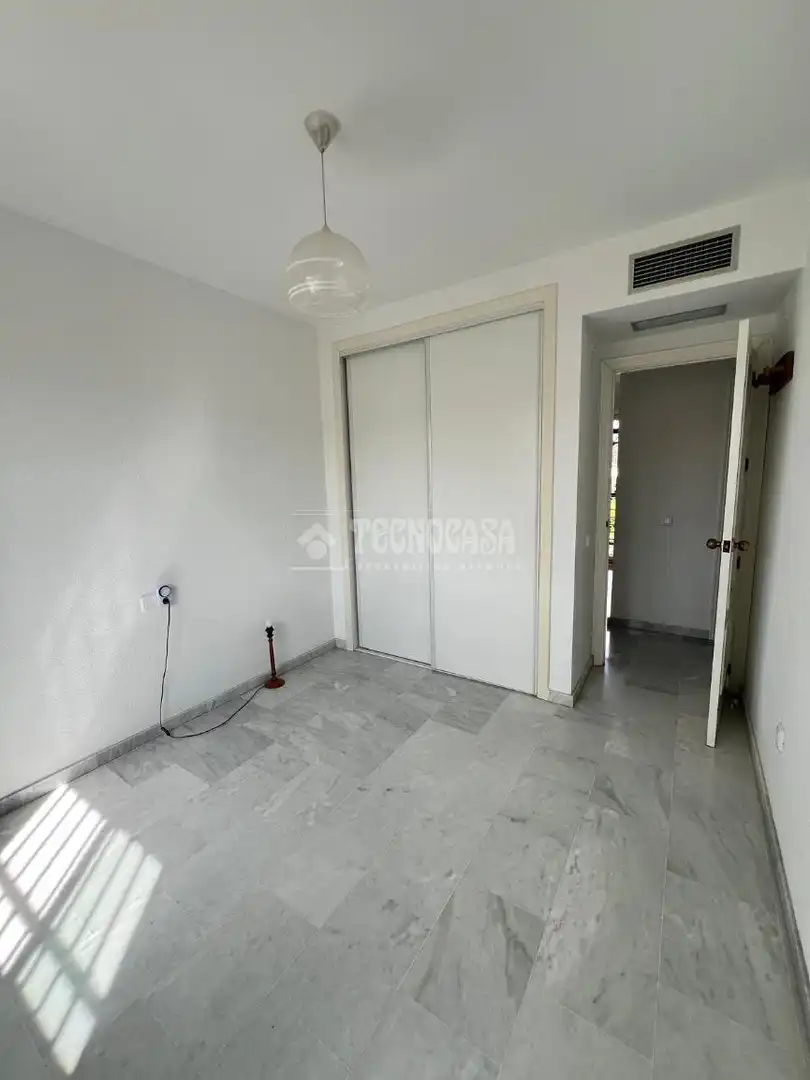 Dormitori de Casa o xalet en venda en Dos Hermanas