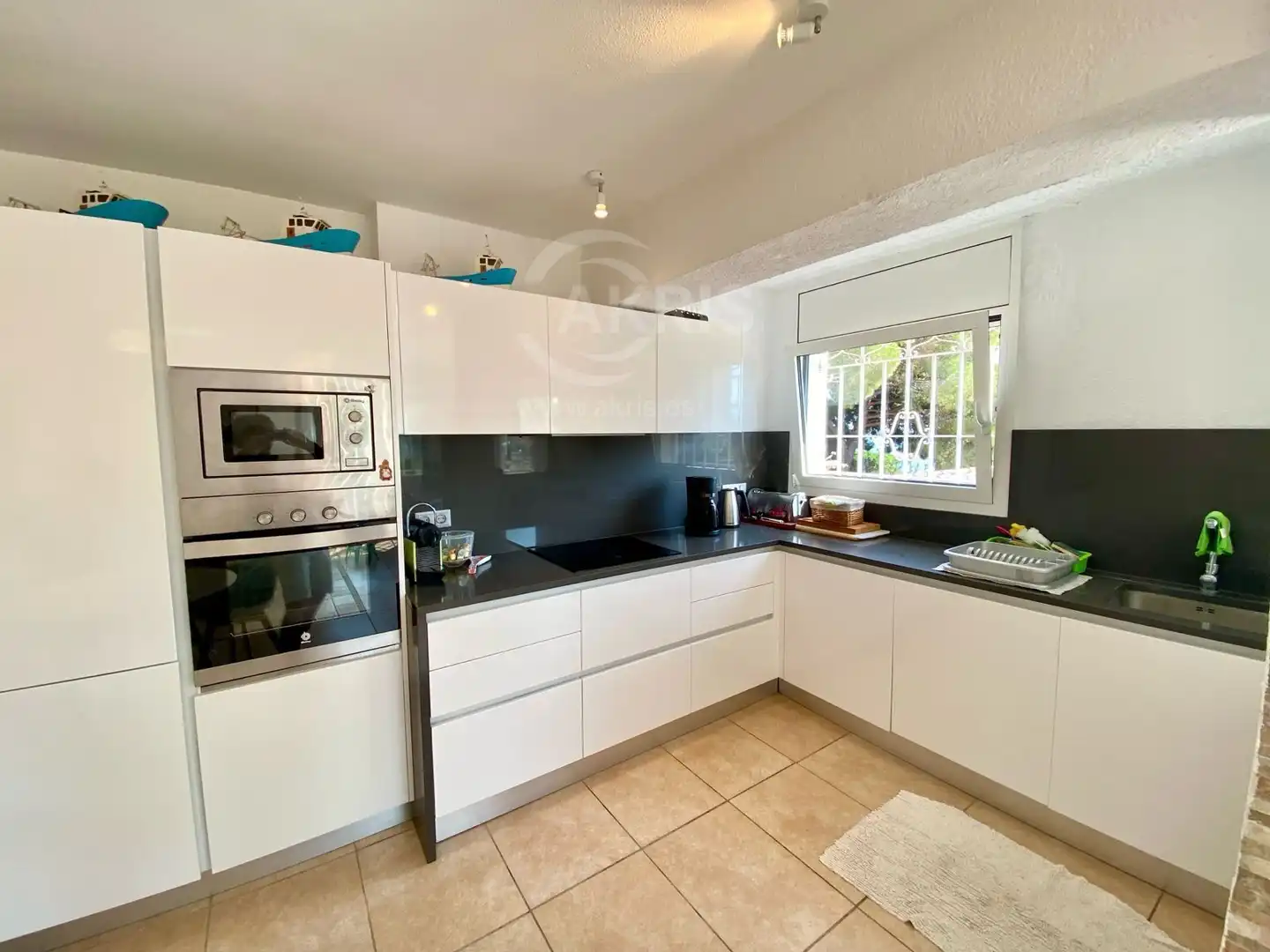 Casa con piscina en venta en Canyelles, imagen 3