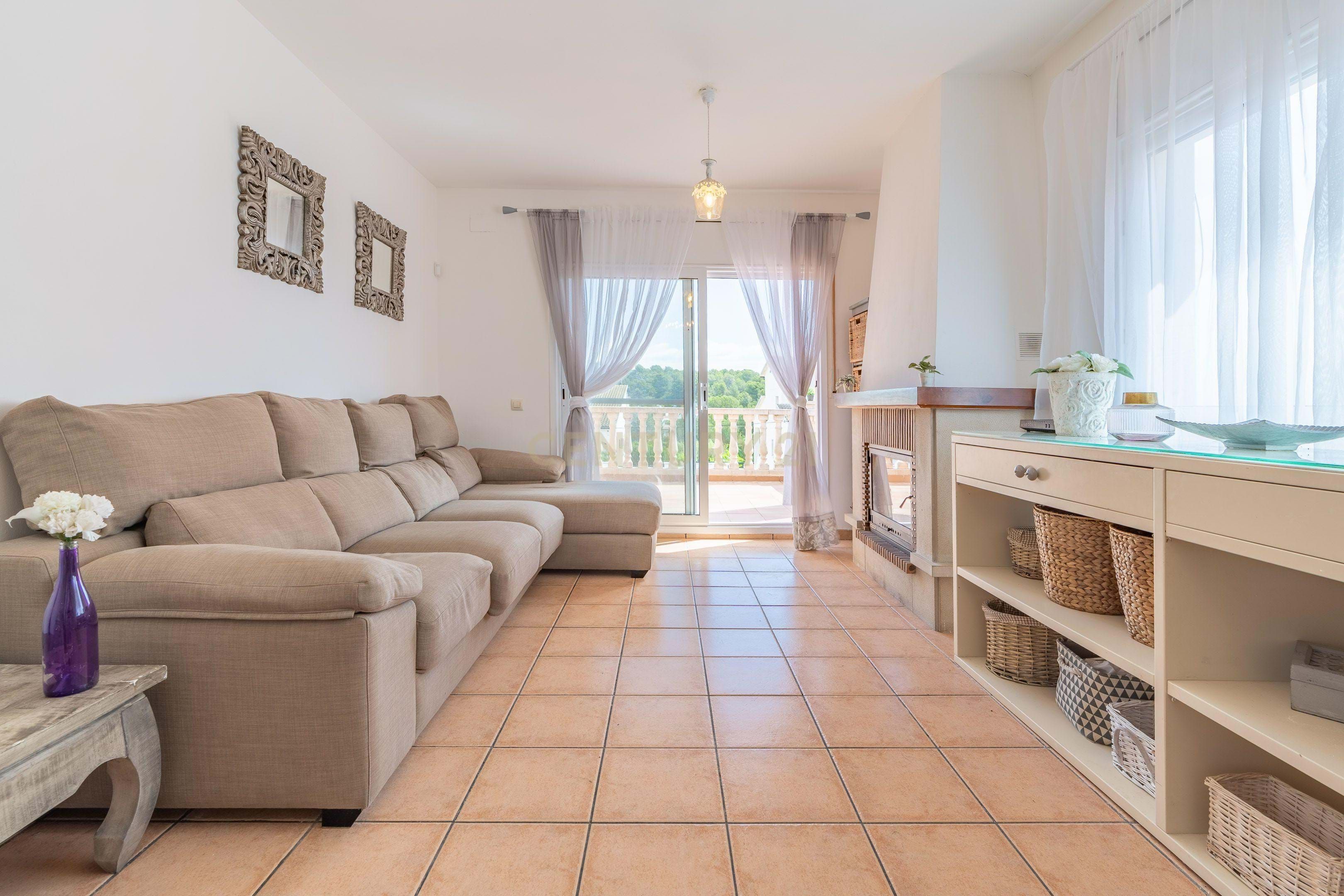 Sala d'estar de Casa o xalet en venda en La Pobla de Montornès   amb Terrassa