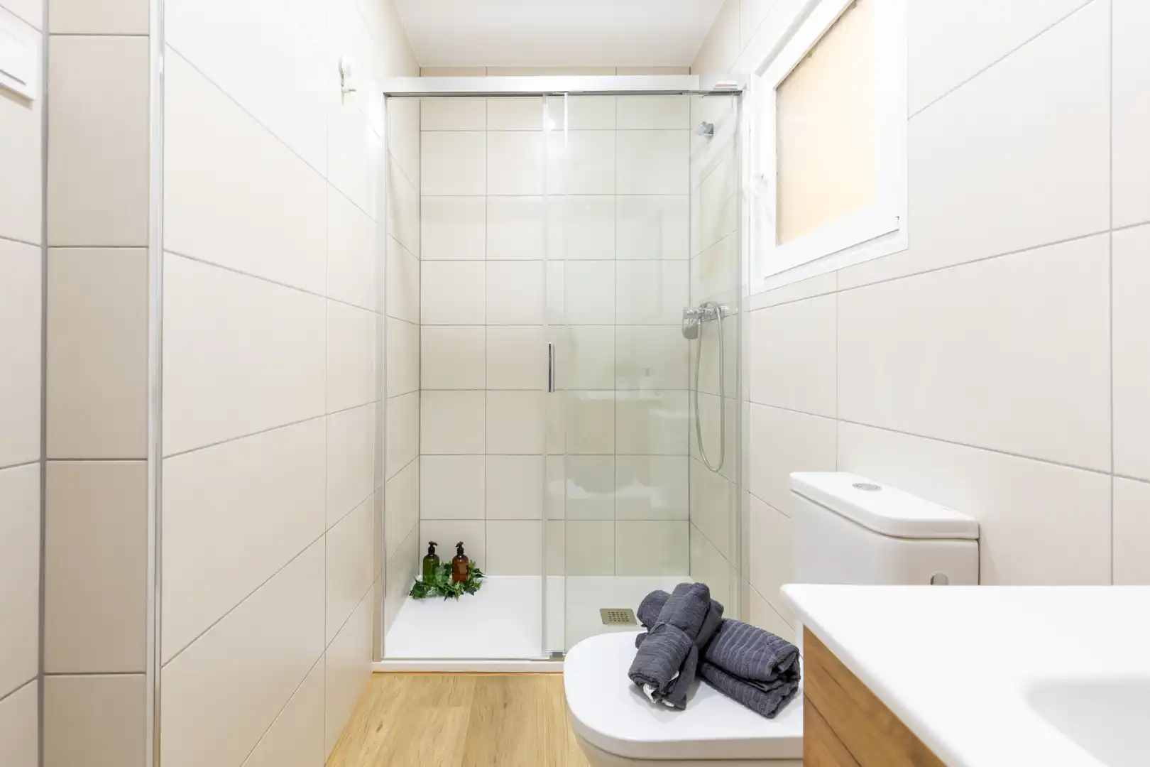 Bathroom of Flat for rent in Terrassa  with Air Conditioner, Heating and Parquet flooring