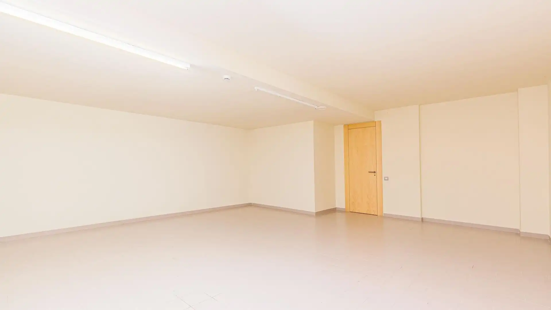 Flat for rent in Barcelona  with Private garden, Parquet flooring and Terrace