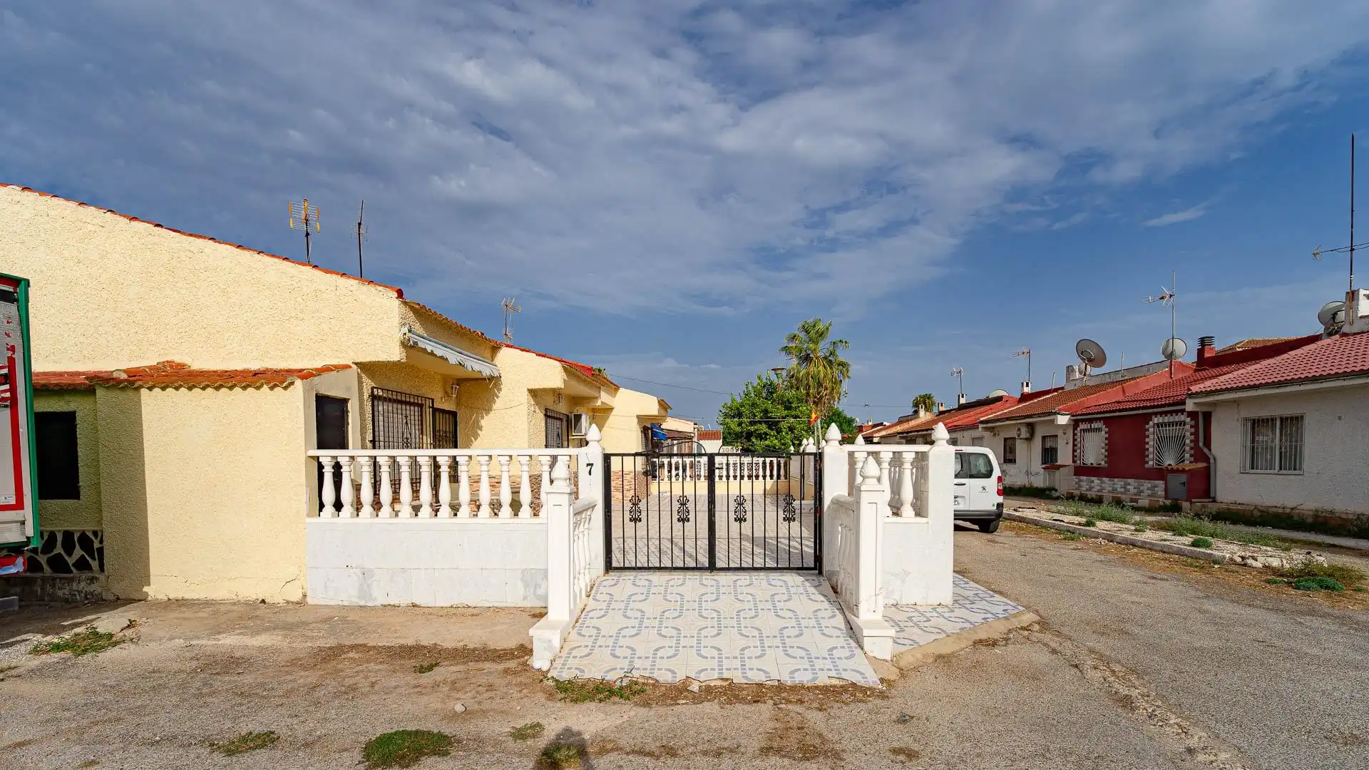 Vista exterior de Casa o xalet en venda en Torrevieja amb Jardí privat