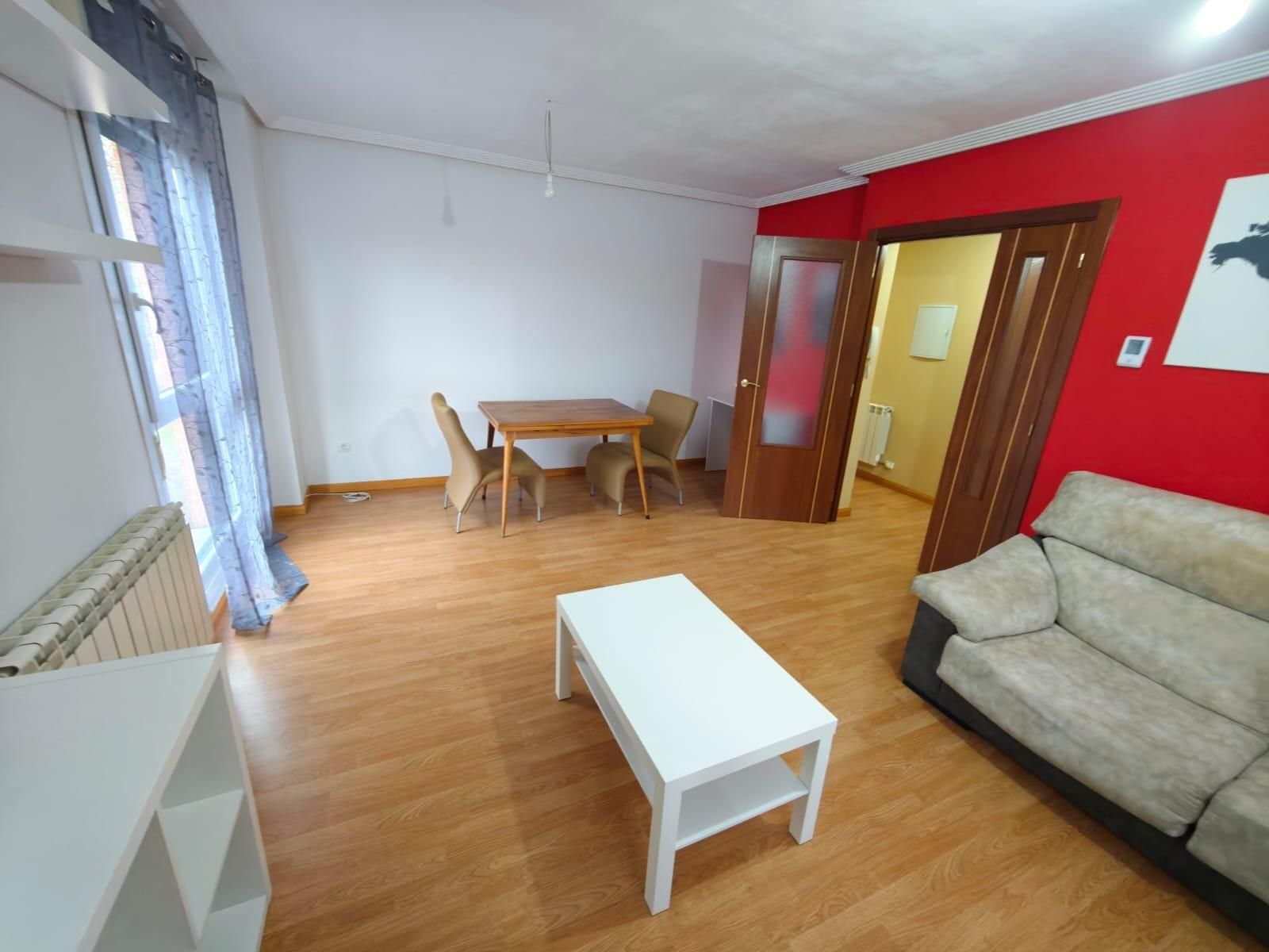 Sala d'estar de Estudi de lloguer en San Andrés del Rabanedo amb Calefacció, Parquet i Terrassa