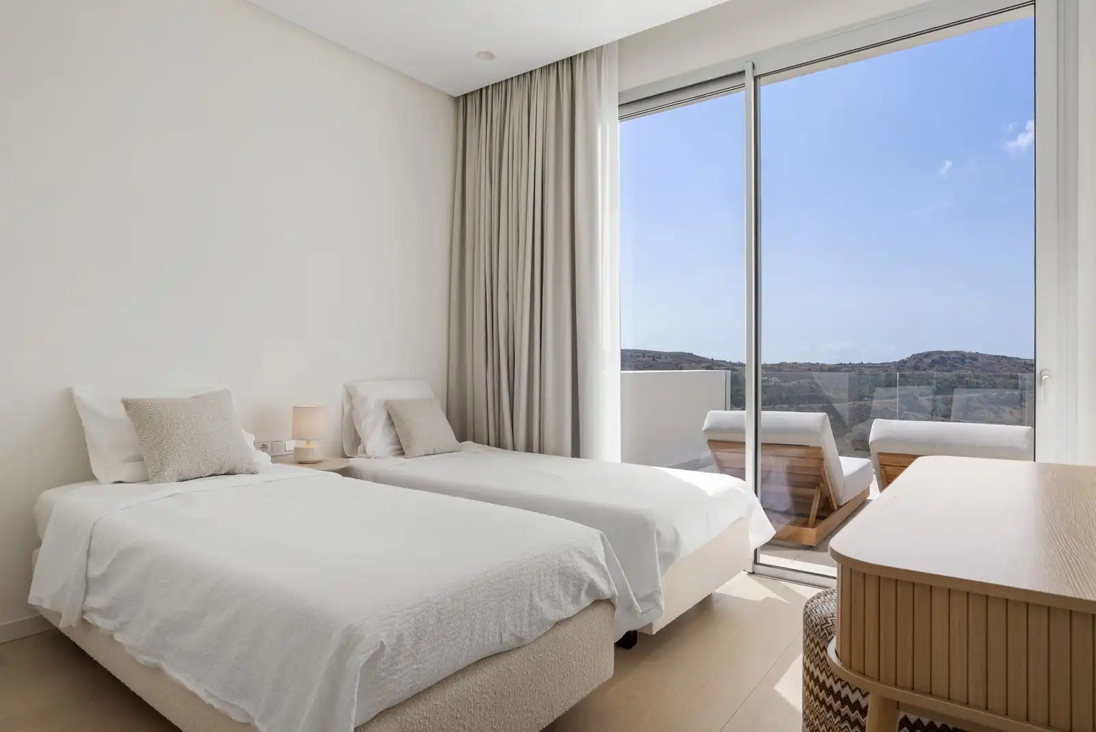 Schlafzimmer von Dachboden zum Verkauf in Benahavís mit Klimaanlage, Terrasse und Möbliert
