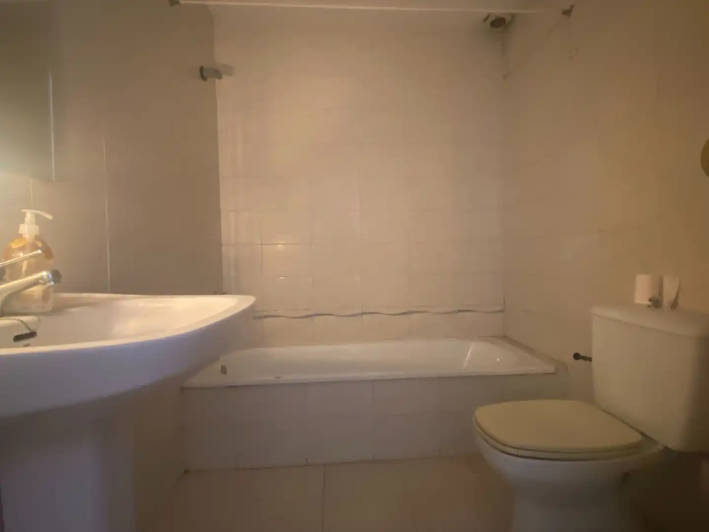 Baño de Casa adosada en venta en Girona con Calefacción, Jardín privado y Terraza