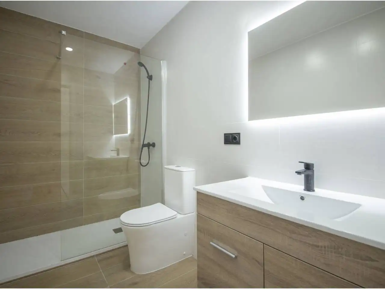 Baño de Piso en venta en Móstoles con Aire acondicionado, Parquet y Amueblado