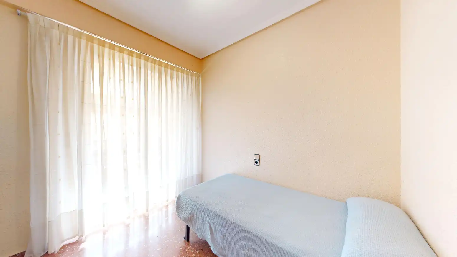 Habitación de Piso en venta en Torrent con Balcón