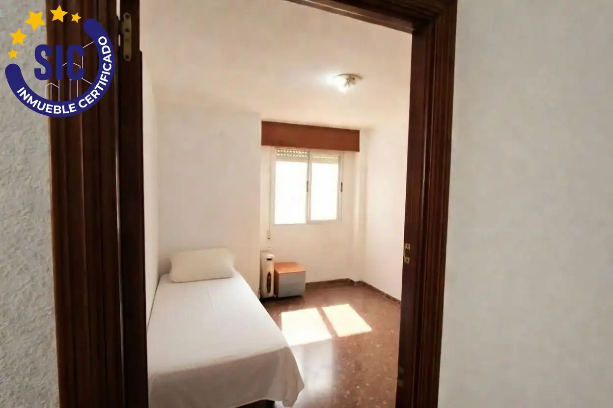 Habitación de Piso en venta en Paterna con Terraza y Balcón