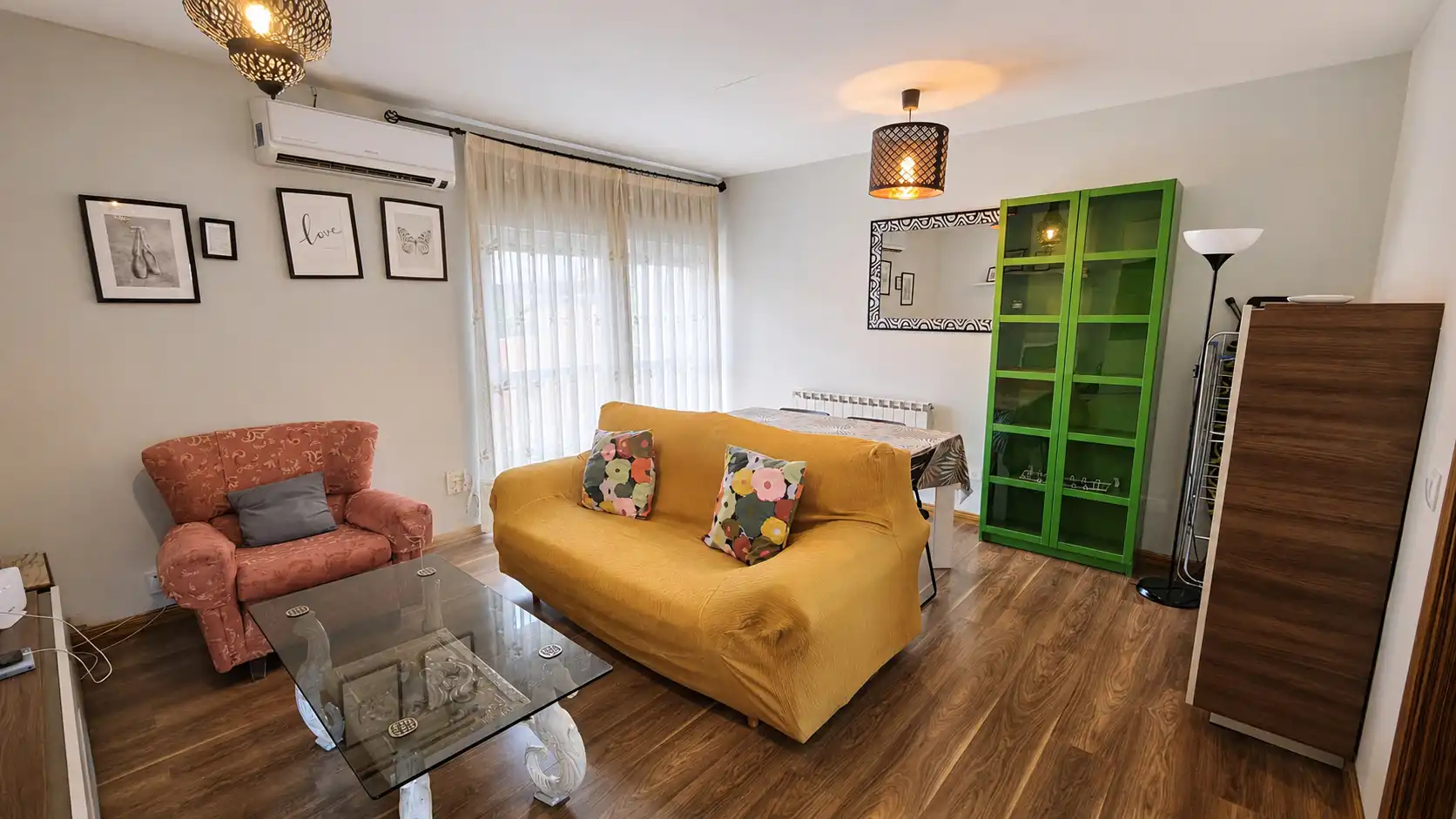 Living room of Flat for sale in Madrid  with Air Conditioner, Heating and Furnished