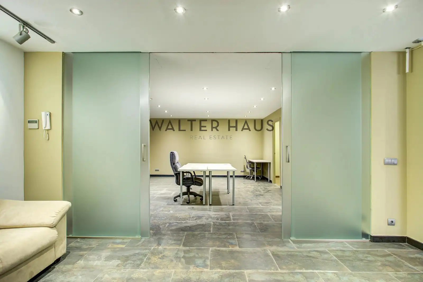 Office for sale in Barcelona  with Air Conditioner
