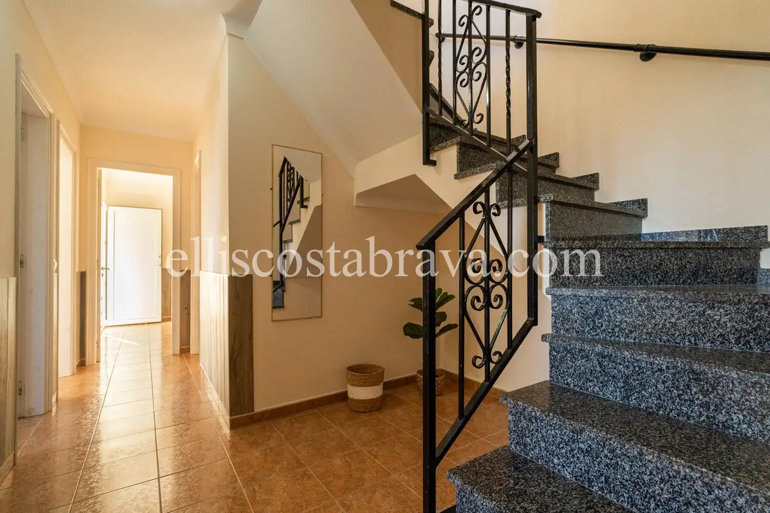 Casa con piscina en venta en Passatge Vall de Bianya, imagen 12