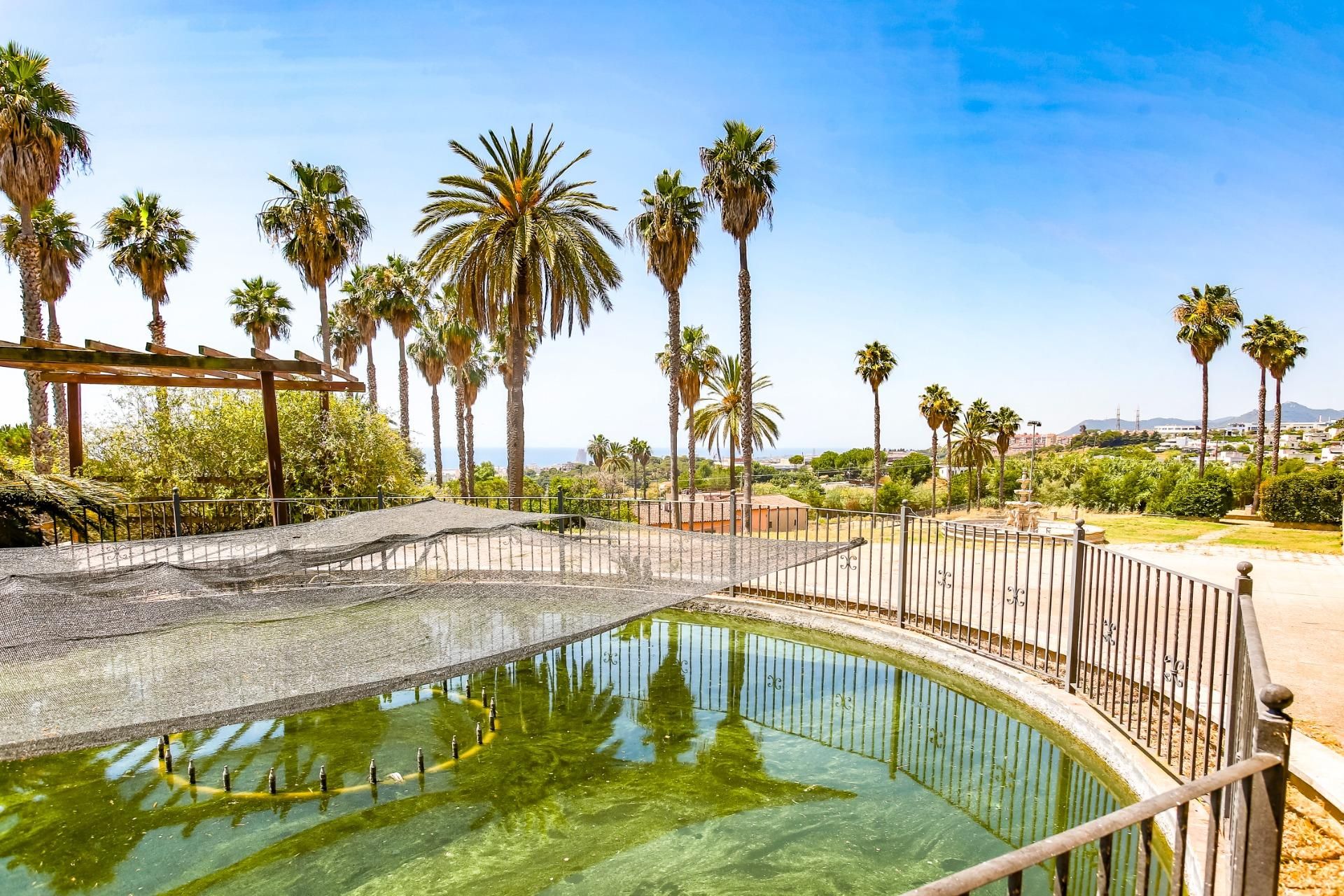 Piscina de Finca rústica en venda en Mataró
