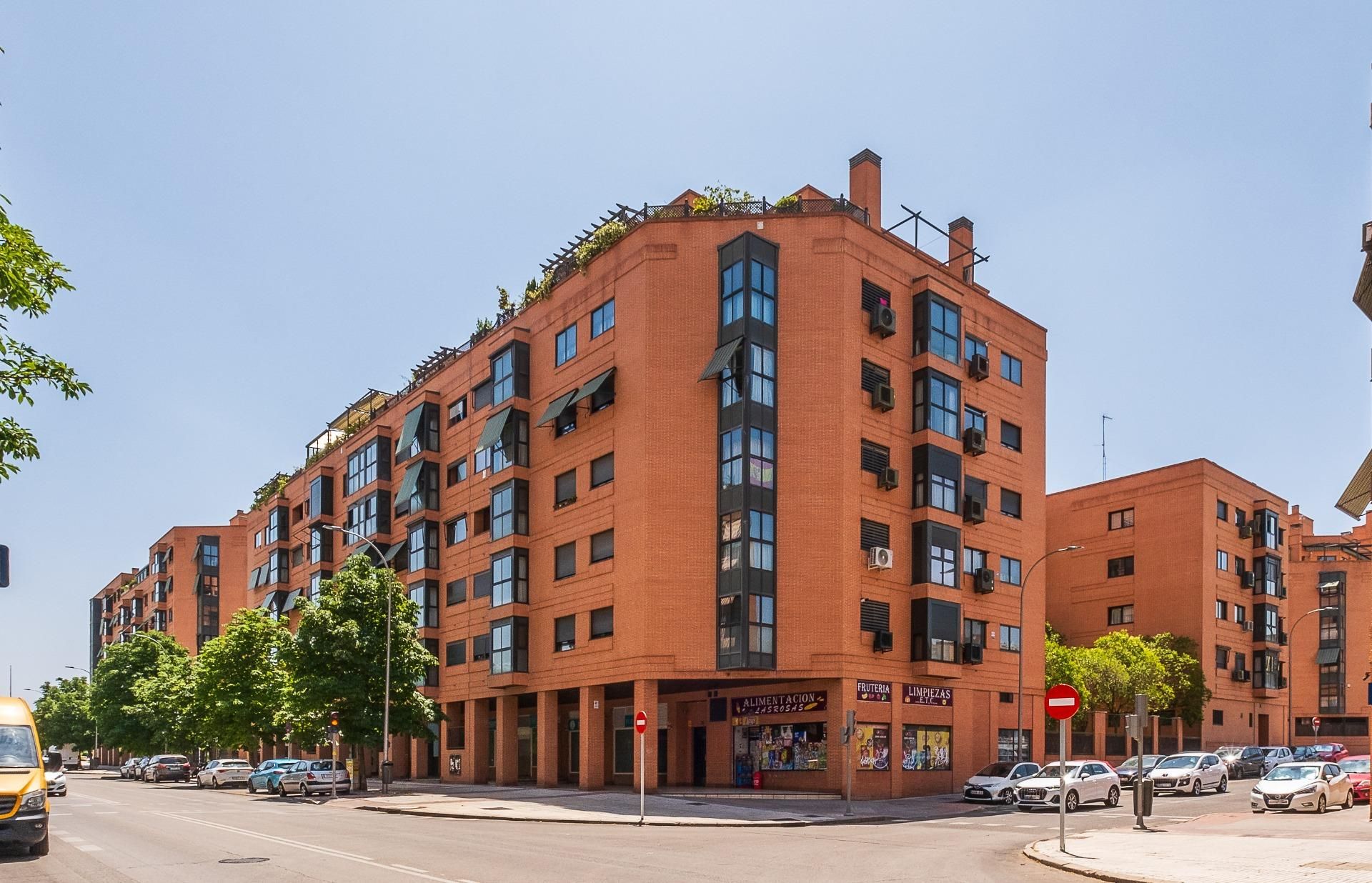 Vista exterior de Apartament de lloguer en  Madrid Capital amb Aire condicionat, Calefacció i Jardí privat