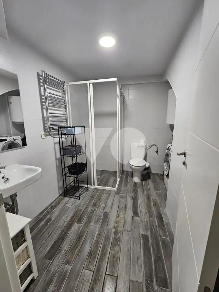 Bany de Planta baixa en venda en Madrid amb Aire condicionat