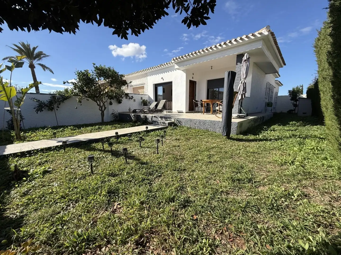 Casa con piscina en venta en Calle Salvador Rueda Cmor