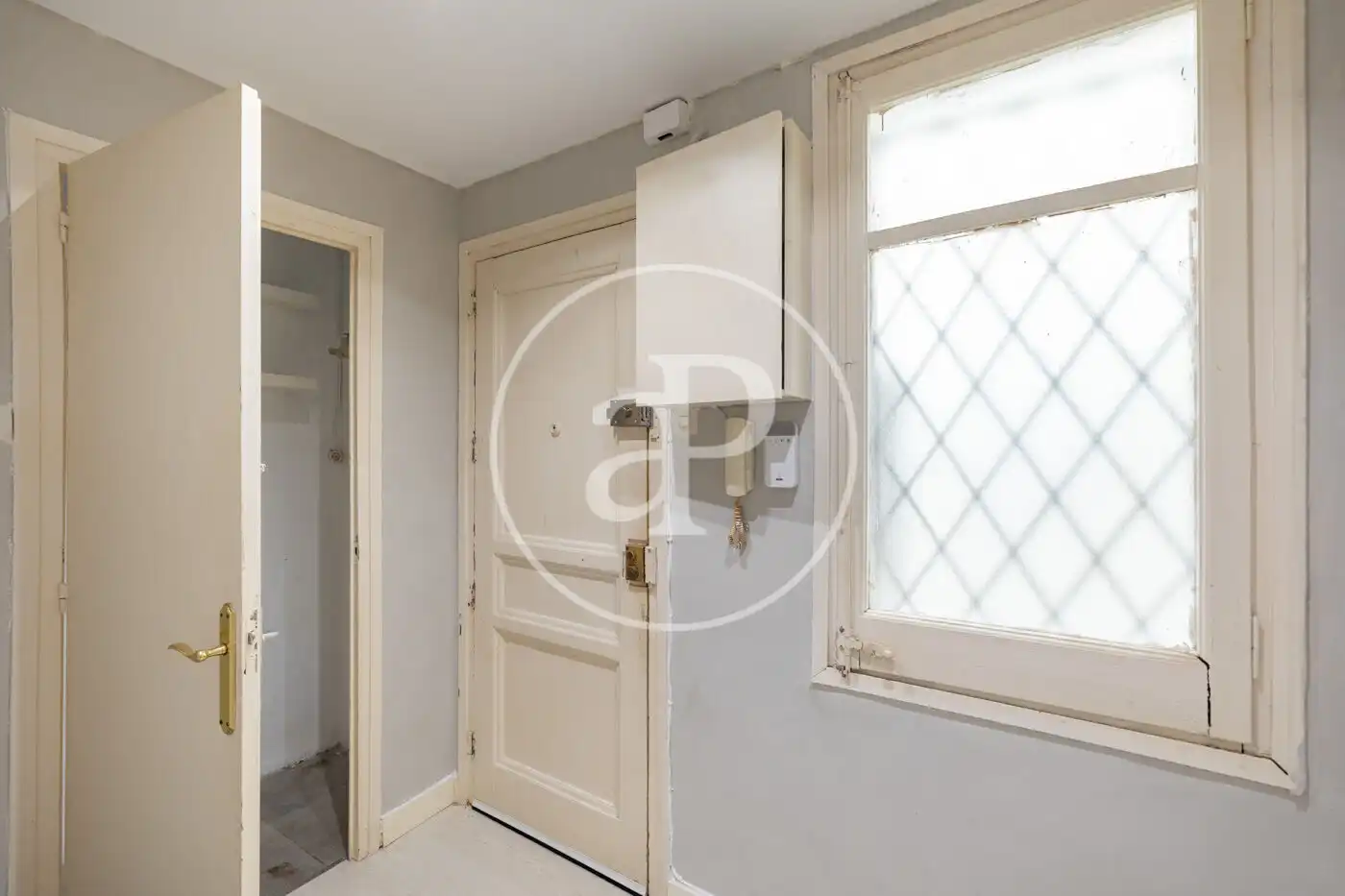 Flat for sale in Barcelona  with Air Conditioner and Heating