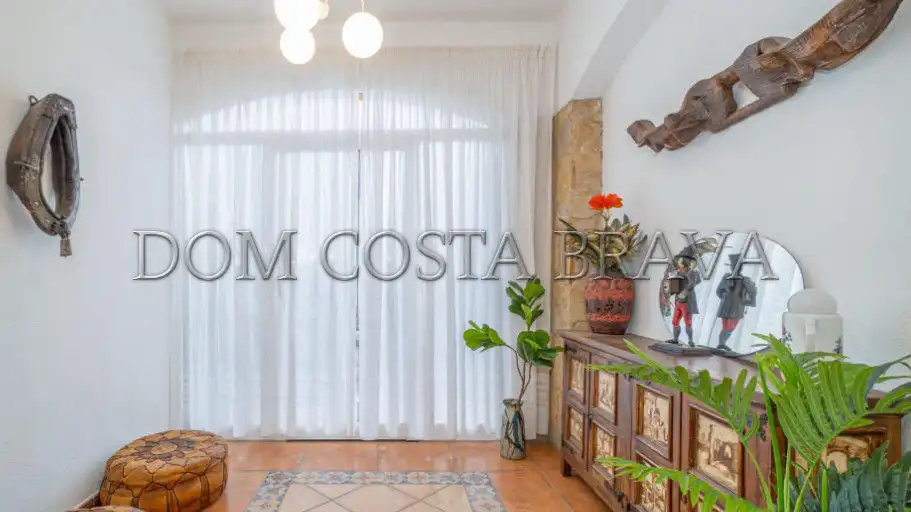 Sala d'estar de Casa o xalet en venda en Viladamat amb Aire condicionat, Calefacció i Moblat