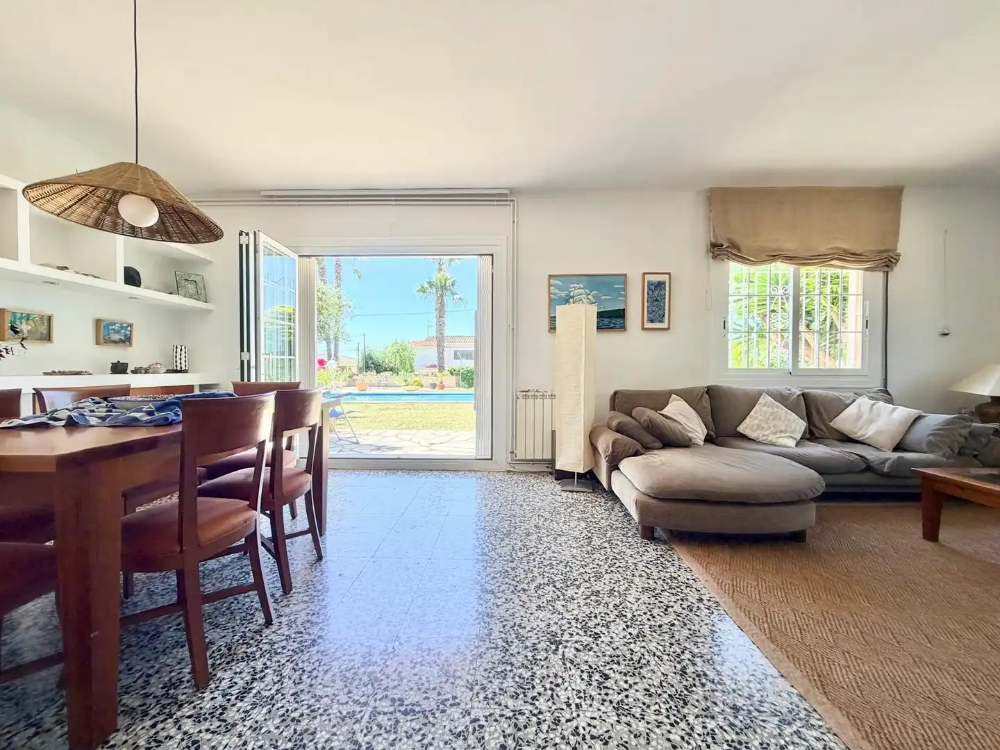 Sala d'estar de Casa o xalet en venda en Cunit amb Calefacció, Jardí privat i Piscina