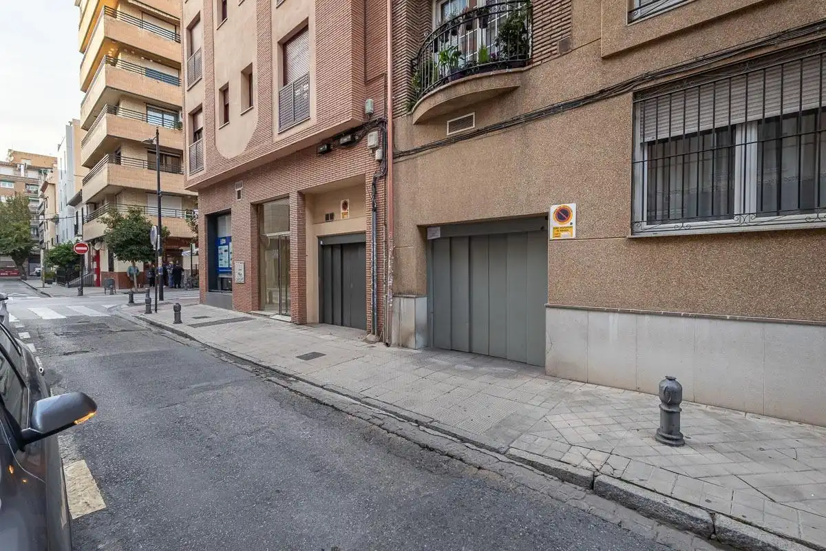 Aparcament amb ascensor en venda a Calle Azhuma 20, imagen 2