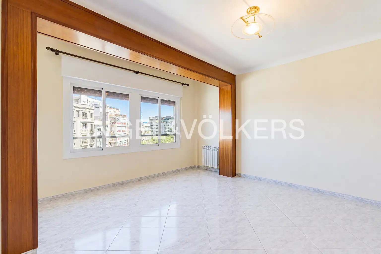 Außenansicht von Wohnung zum Verkauf in Barcelona mit Heizung und Balkon