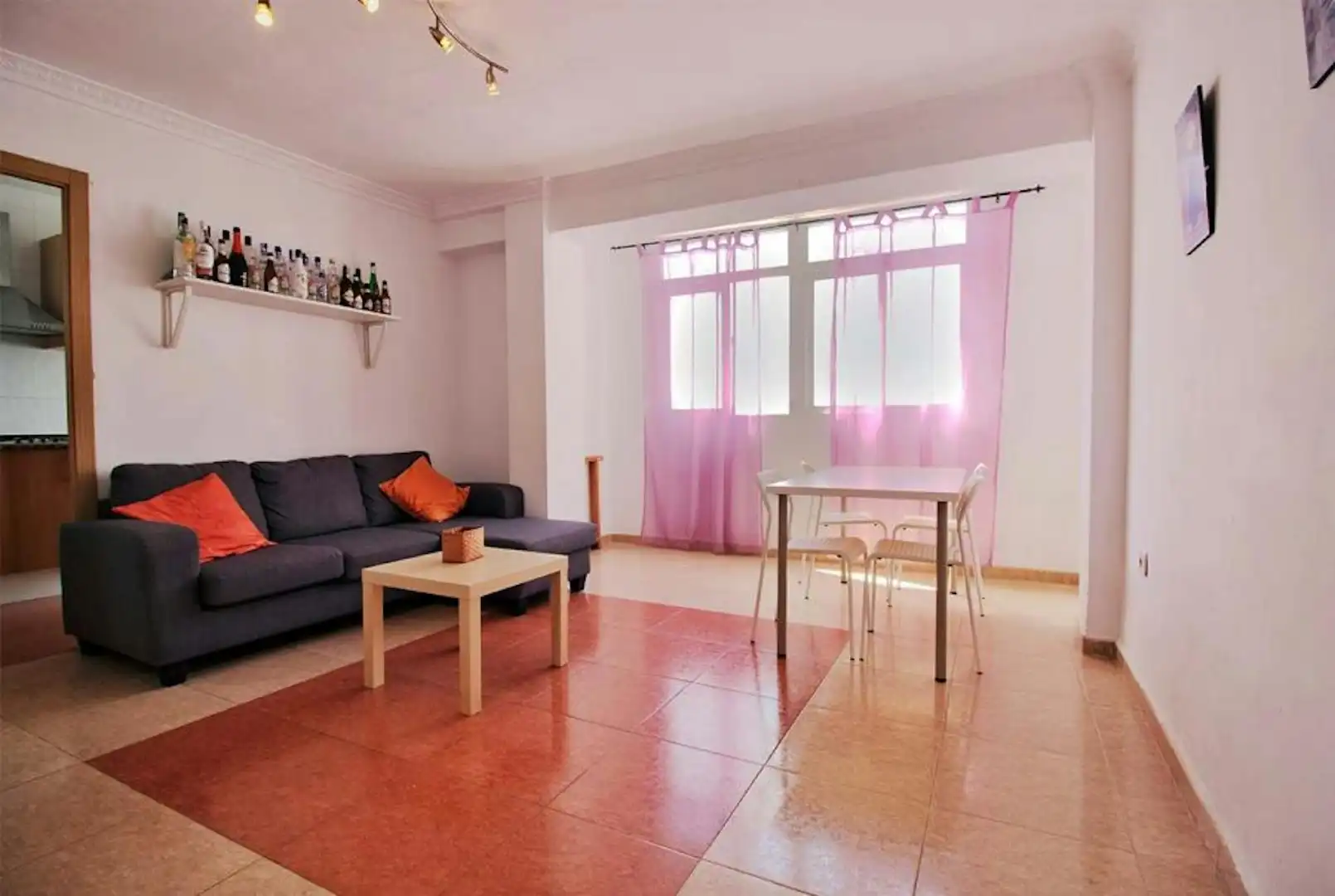 Living room of Flat for rent in Valencia  with Heating, Washing machine and TV
