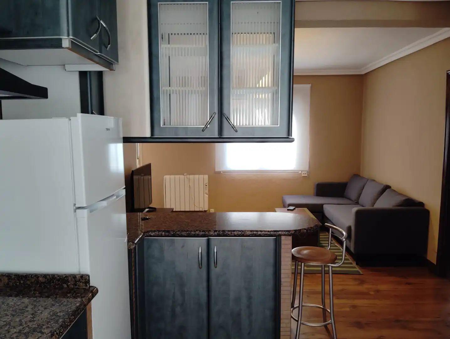 Kitchen of Flat for rent in Oviedo   with Heating, Furnished and Oven