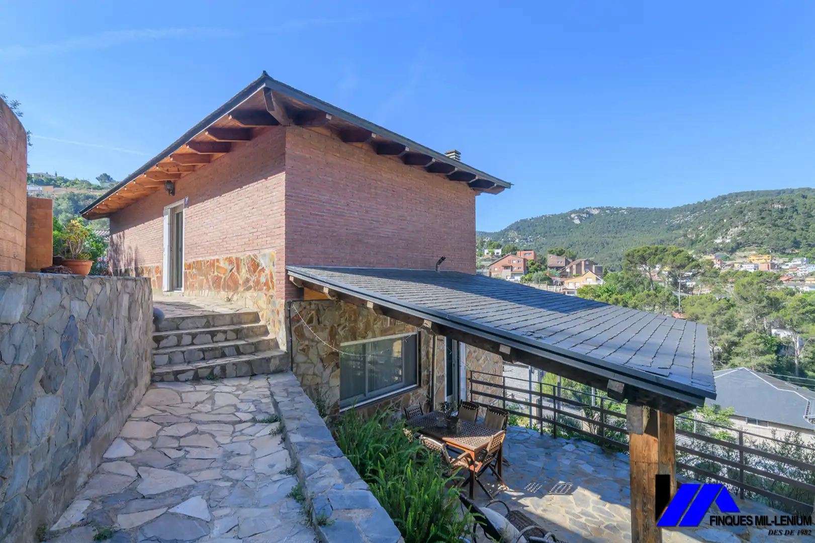 Vista exterior de Casa o chalet en venta en Vallirana con Aire acondicionado, Calefacción y Jardín privado