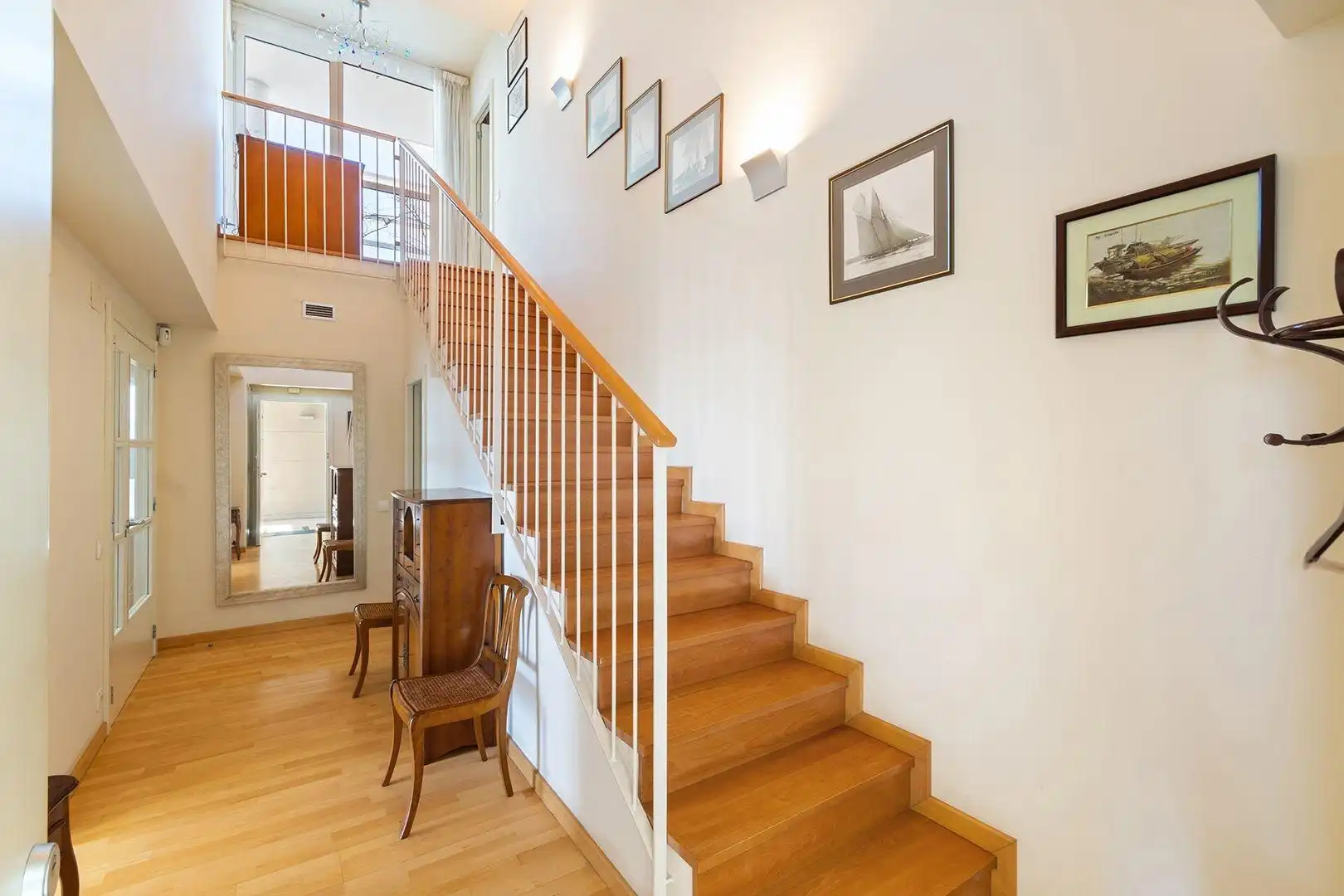 Maisonette zum Verkauf in Barcelona mit Klimaanlage, Heizung und Privatgarten