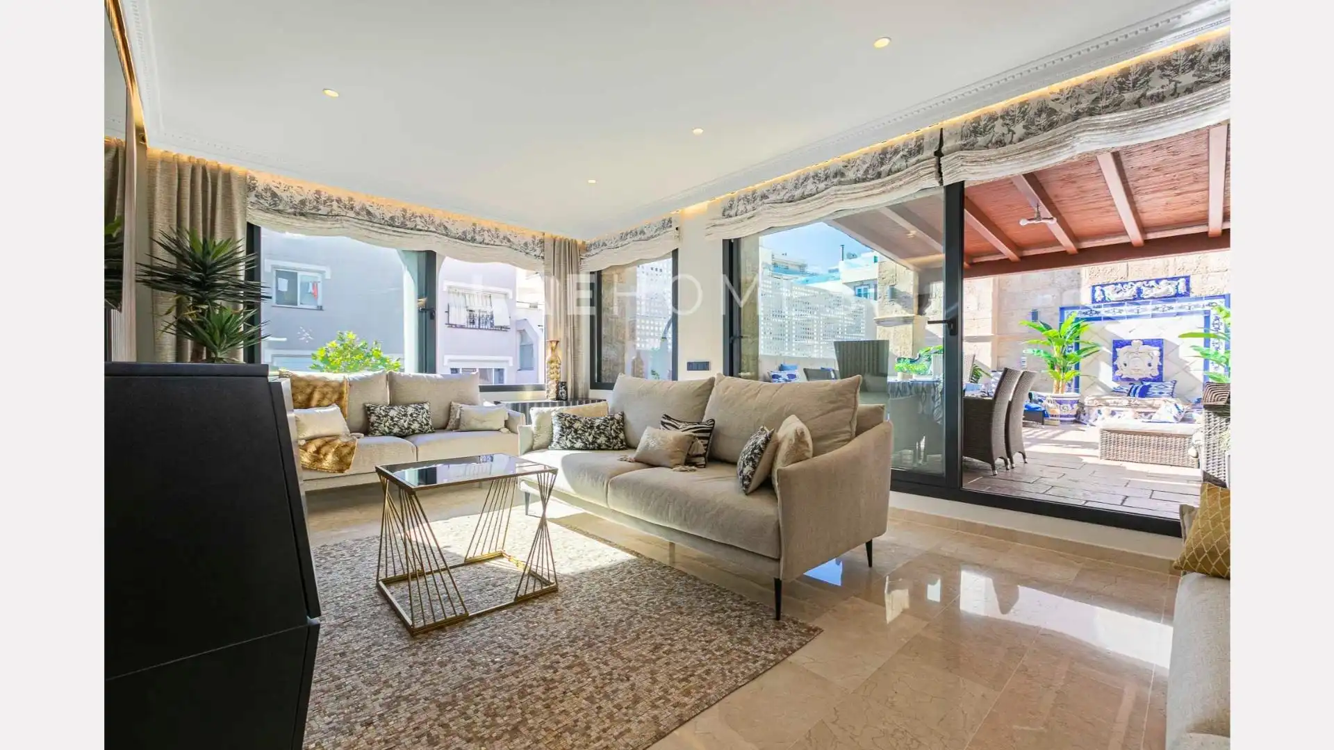 Sala de estar de Ático en venta en Marbella con Aire acondicionado, Terraza y Amueblado