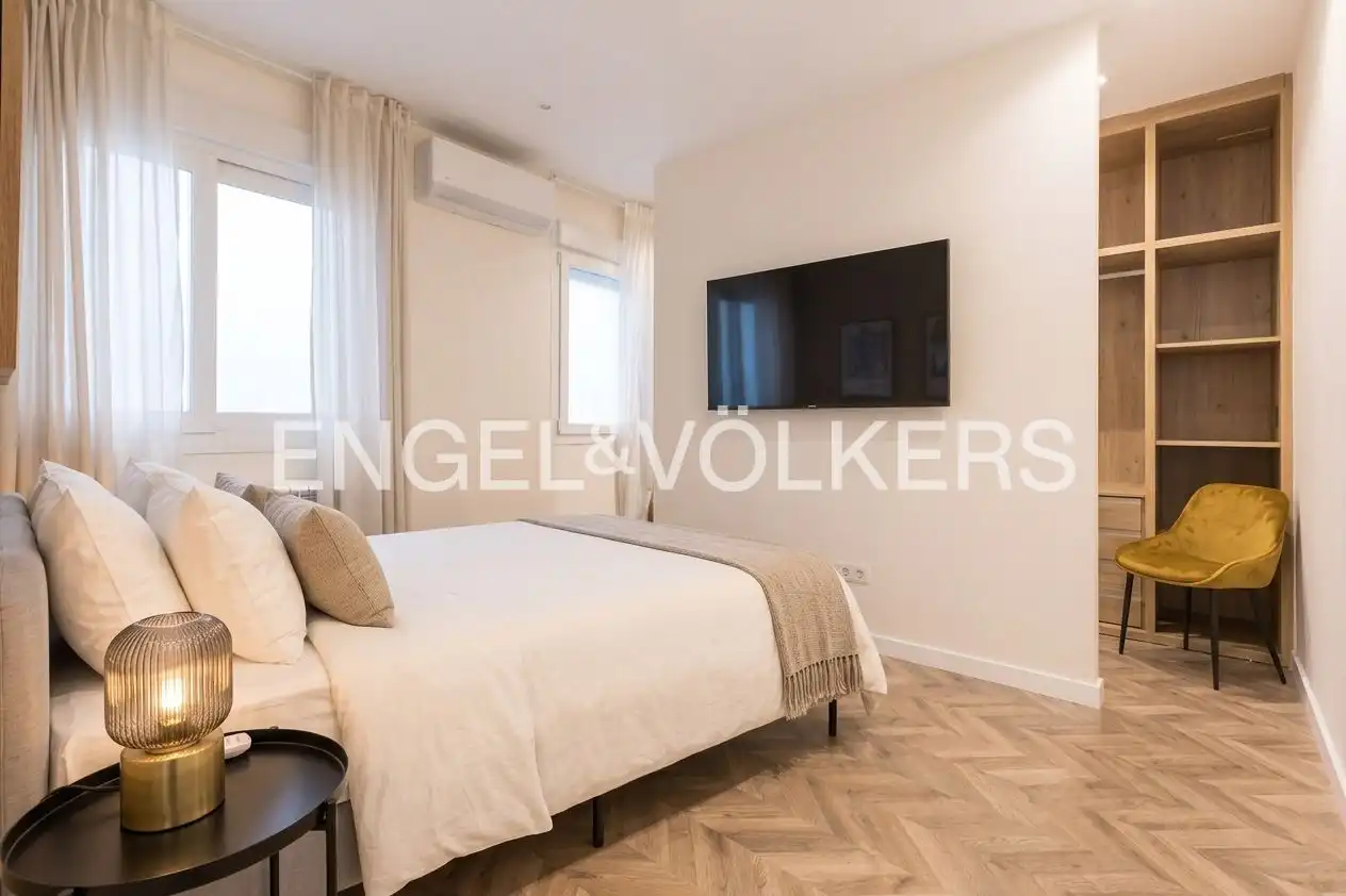 Bedroom of Flat for sale in Madrid  with Air Conditioner, Heating and Parquet flooring