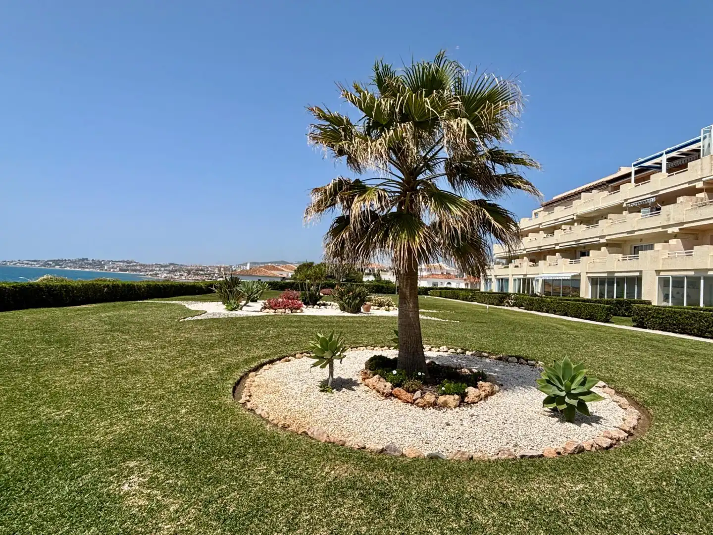 Apartamento en venta en Calle NOGAL-COSMOPOLIS, El Faro de Calaburra - Chaparral