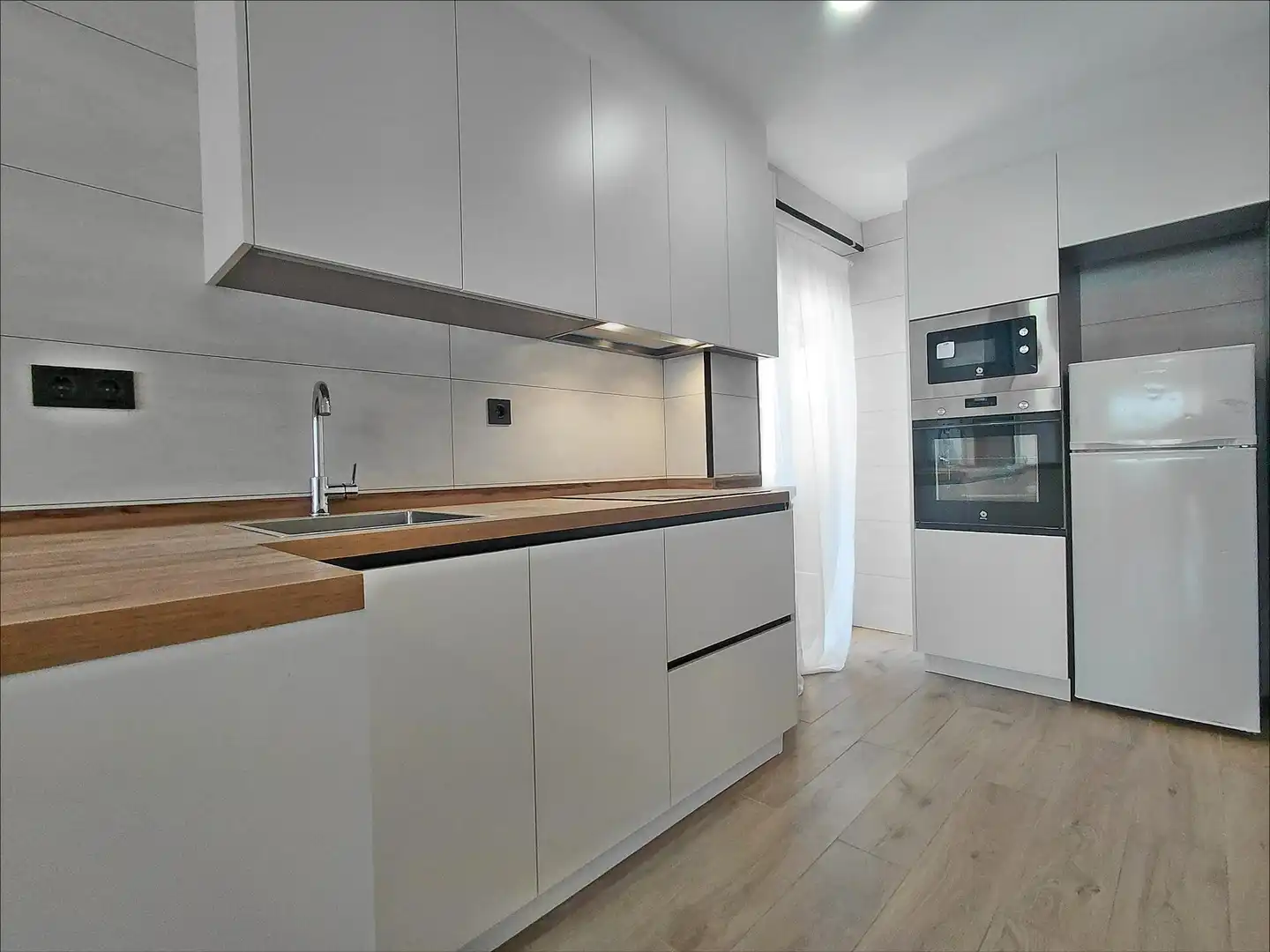 Cocina de Piso en venta en Pontevedra Capital  con Calefacción y Trastero
