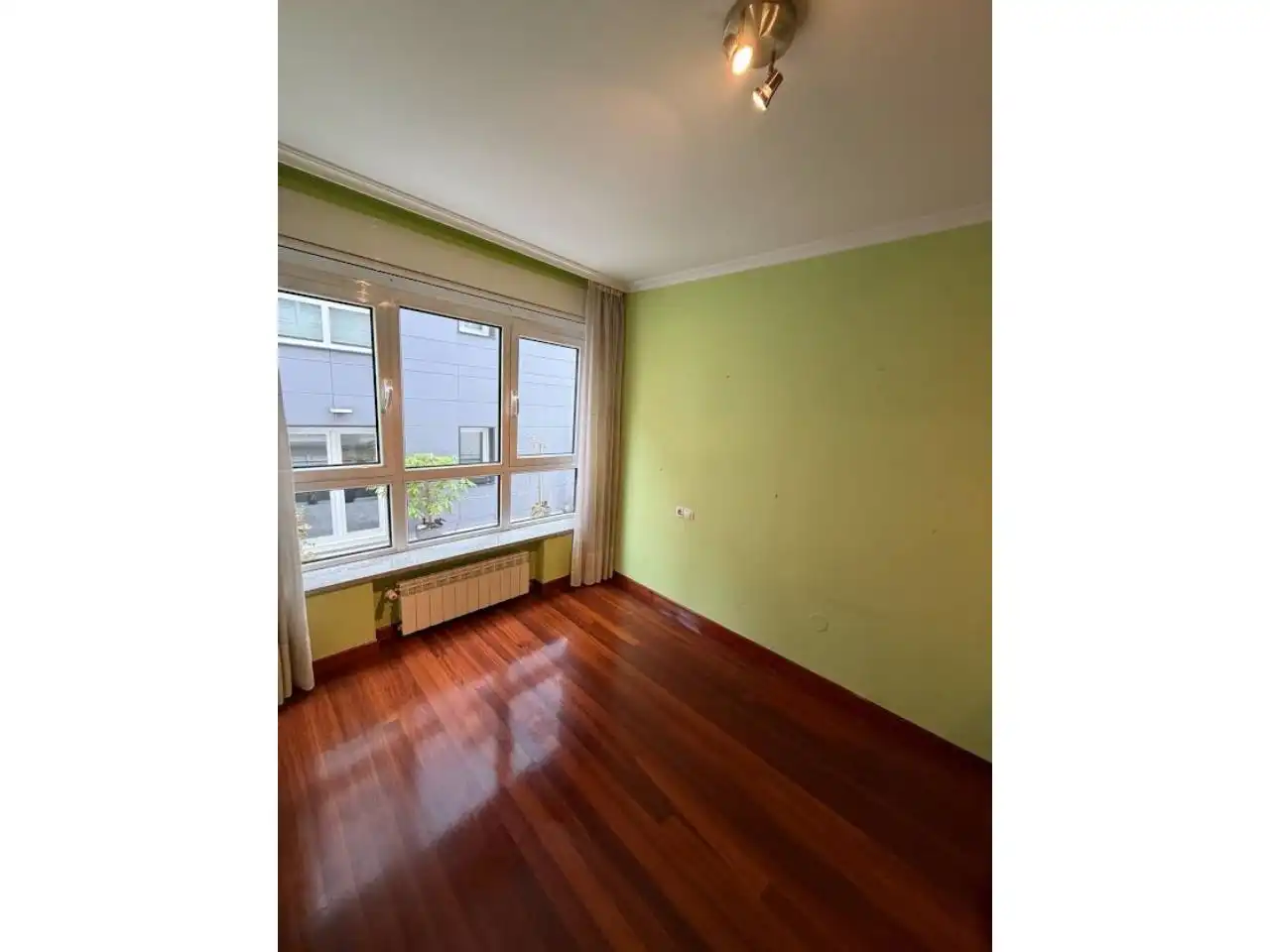 Dormitori de Apartament en venda en Lugo amb Calefacció, Traster i Moblat