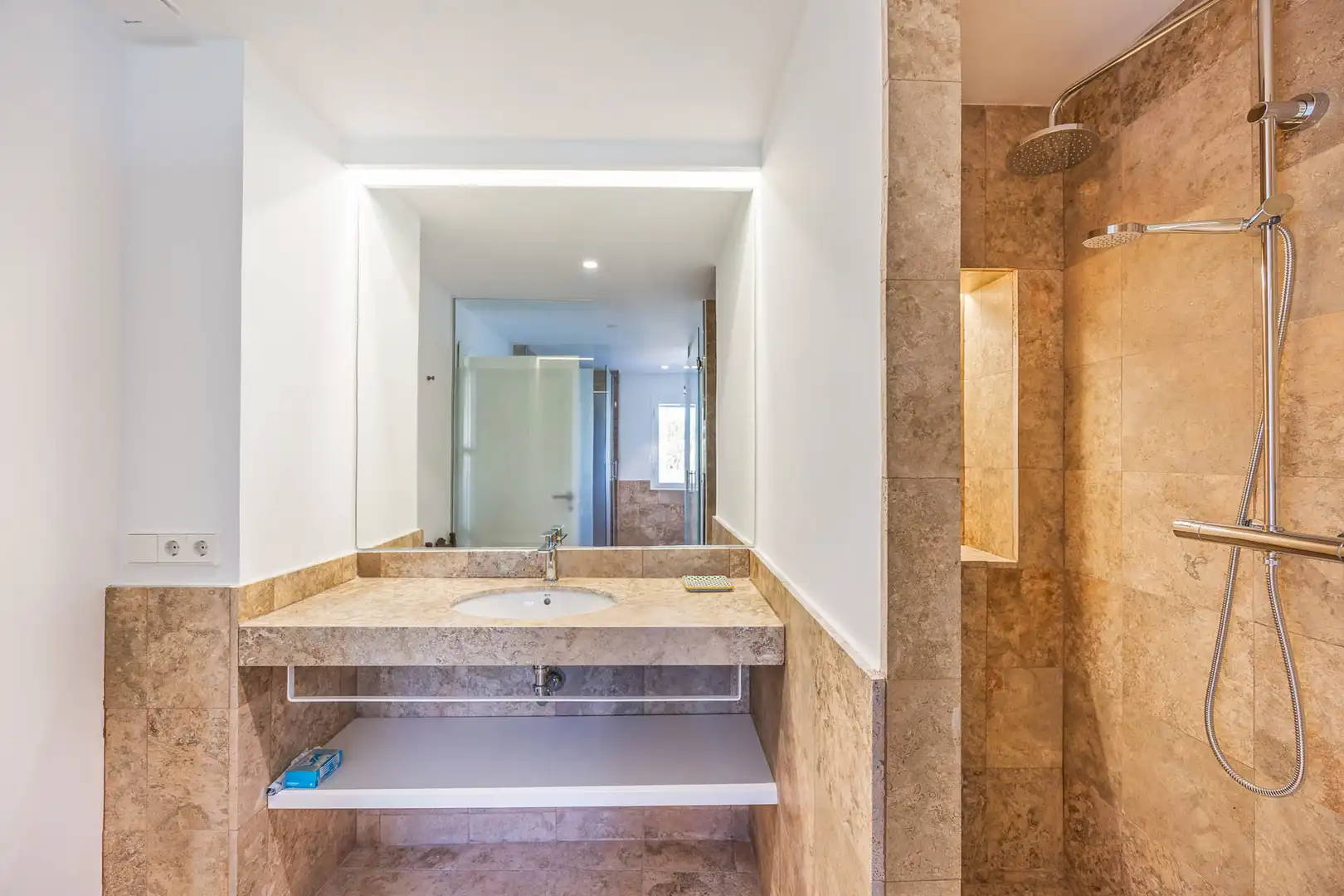 Bathroom of Detached homes for sale in Sotogrande  with Air Conditioner, Private garden and Terrace