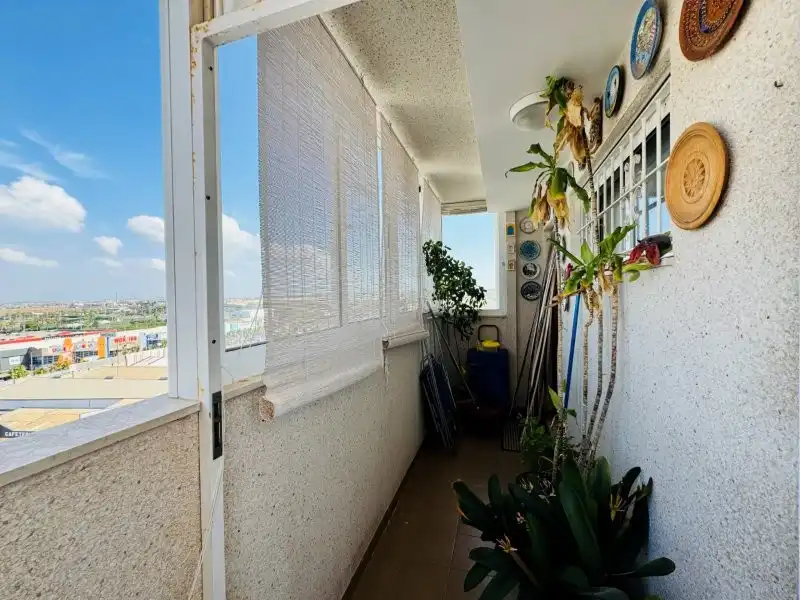 Terrassa de Apartament en venda en Torrevieja amb Terrassa, Piscina i Moblat