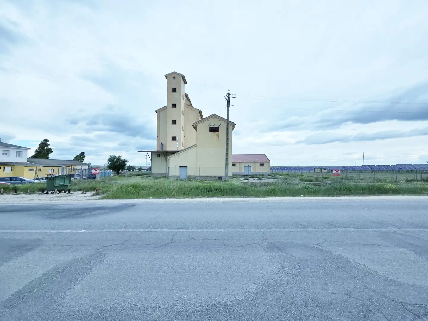 Exterior view of Industrial buildings for sale in Cantiveros