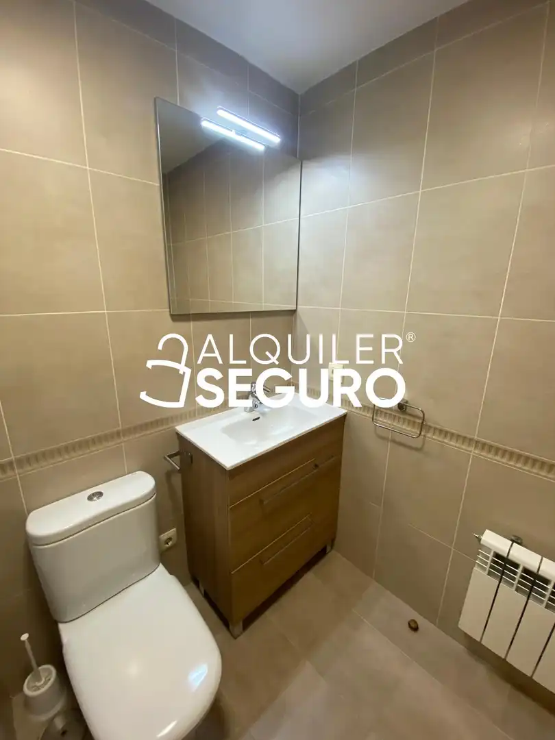 Bany de Pis de lloguer en Marchamalo amb Aire condicionat, Calefacció i Terrassa