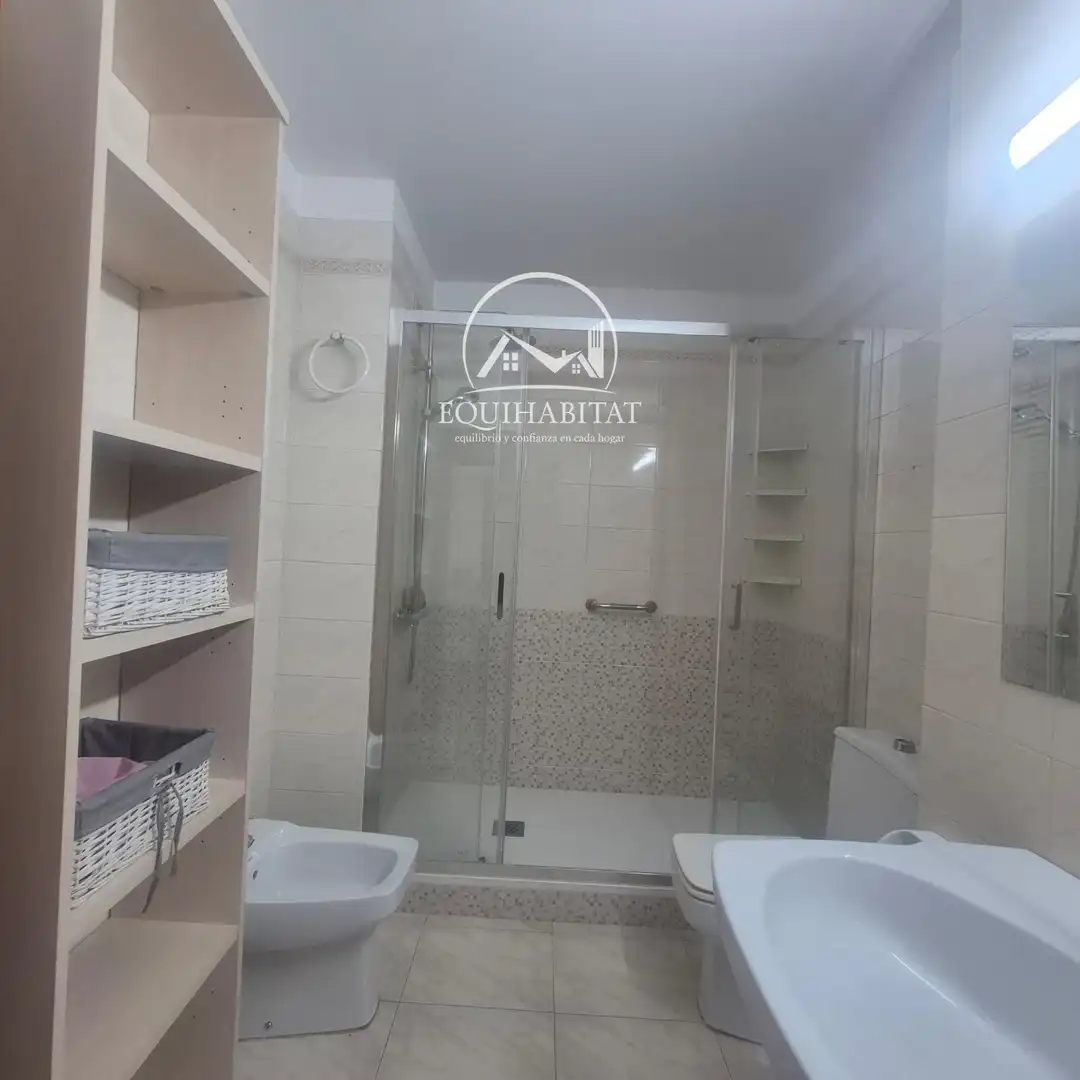 Baño de Piso de alquiler en Lleida con Aire acondicionado, Terraza y Amueblado