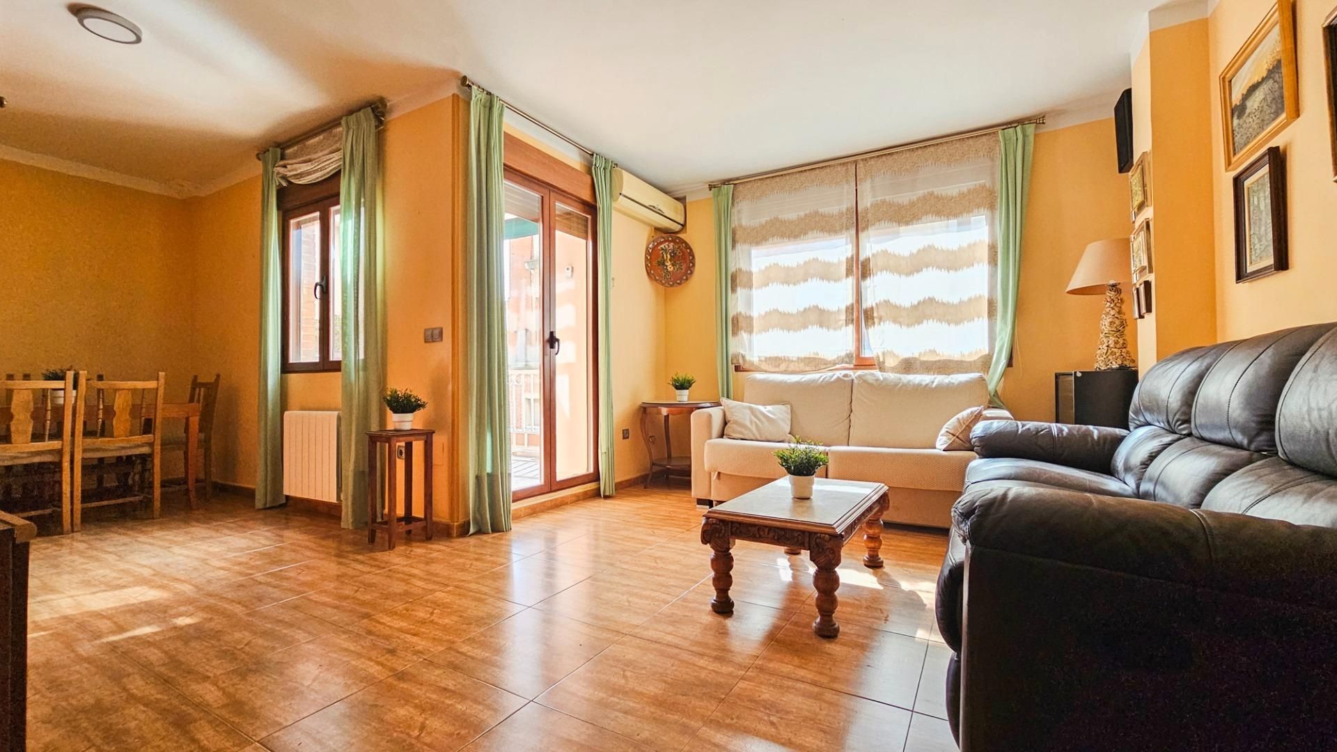 Sala d'estar de Àtic en venda en  Jaén Capital amb Aire condicionat, Calefacció i Terrassa