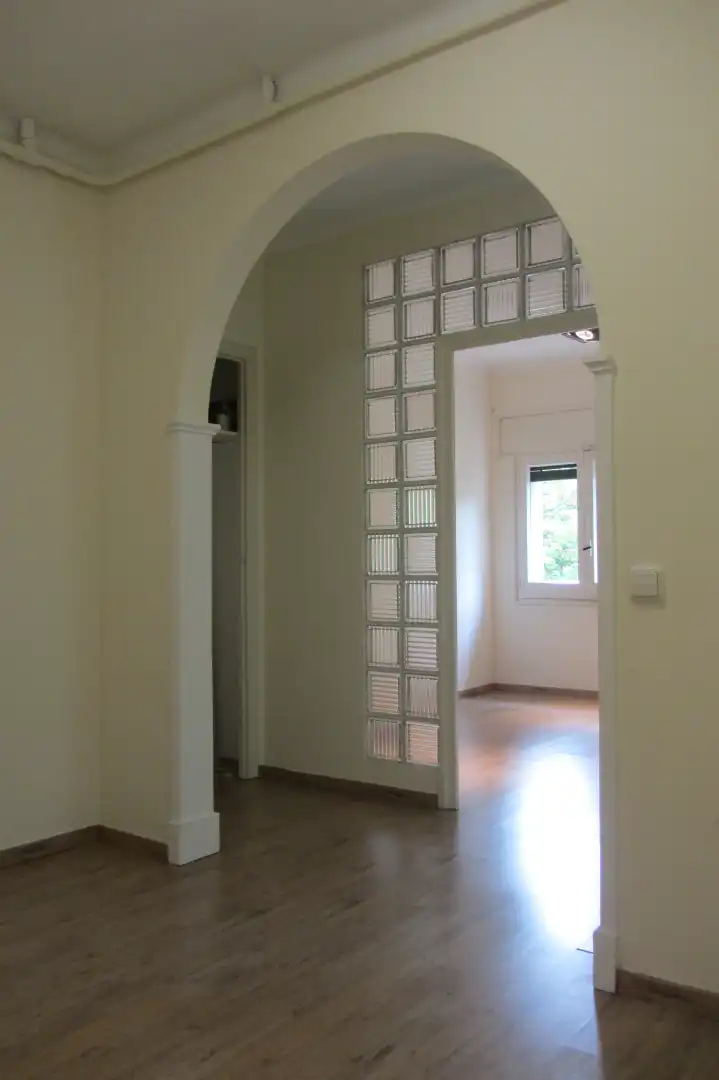 Office for rent in Girona  with Air Conditioner and Storage room