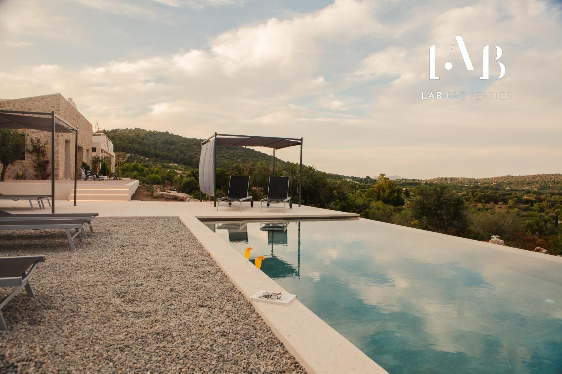 Piscina de Finca rústica en venda en Son Servera amb Aire condicionat, Calefacció i Jardí privat