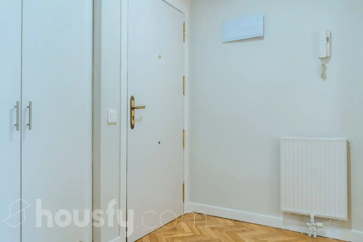 Flat for rent in Madrid  with Heating, Terrace and Furnished