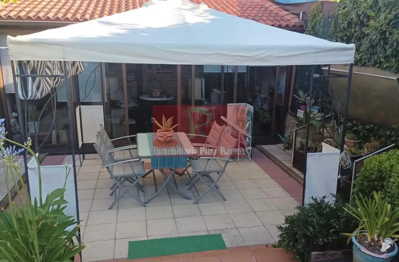 Terrassa de Casa o xalet en venda en San Andrés del Rabanedo amb Calefacció, Jardí privat i Terrassa