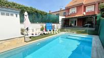 Piscina de Casa adosada en venda en Ugena amb Aire condicionat, Terrassa i Piscina