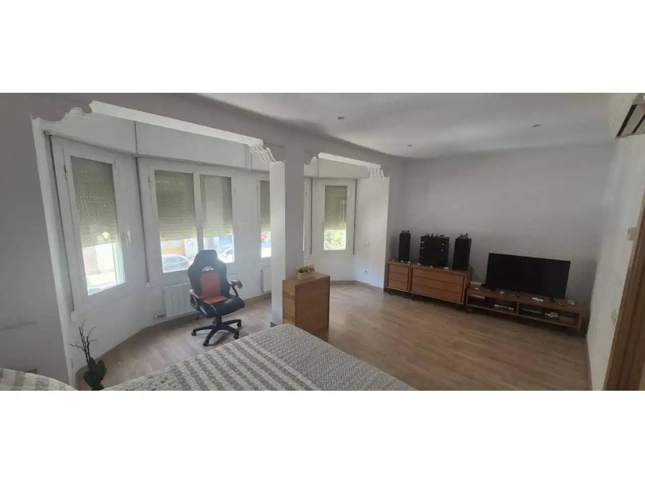 Schlafzimmer von Einfamilien-Reihenhaus zum Verkauf in L'Hospitalet de Llobregat mit Klimaanlage, Heizung und Parkett