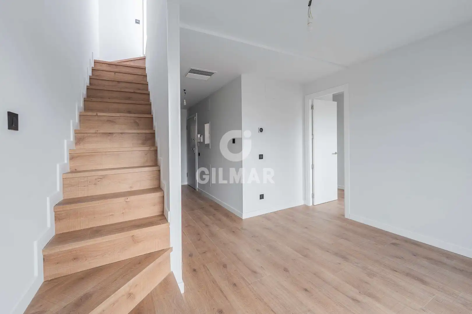 Ático en venta en Madrid con Calefacción, Trastero y Balcón