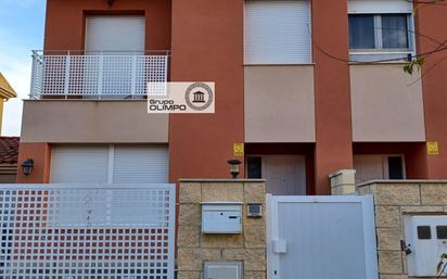 Exterior view of Single-family semi-detached for sale in Chinchilla de Monte-Aragón  with Terrace and Balcony