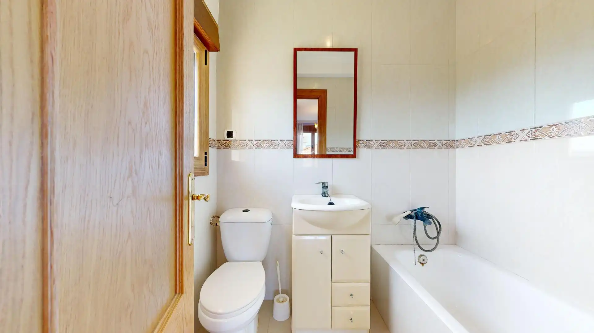 Badezimmer von Haus oder Chalet zum Verkauf in Valle de Mena mit Heizung, Privatgarten und Terrasse