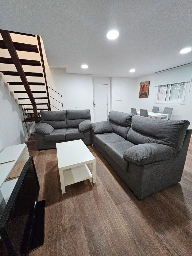 Sala d'estar de Casa o xalet de lloguer en Málaga Capital amb Moblat, Forn i Rentadora